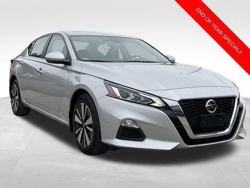 Used 2022 Nissan Altima 2.5 SV w/ SV Premium Package image 1