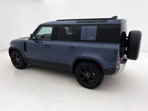 Used 2023 Land Rover Defender 110 SE AWD/4WD image 10