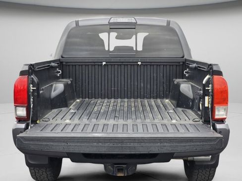 Used 2019 Toyota Tacoma TRD Off-Road w/ Technology Package AWD/4WD image 22