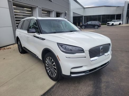 Used 2023 Lincoln Aviator AWD Standard 4dr SUV w/ Premium Package image 14