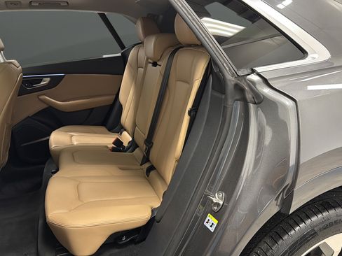 Used 2019 Audi Q8 Prestige w/ Towing Package AWD/4WD image 24