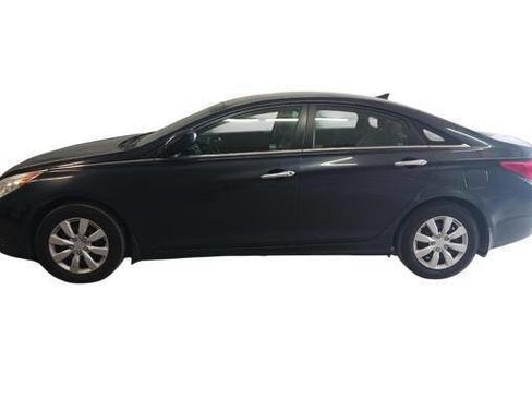 Used 2011 Hyundai Sonata GLS FWD image 2