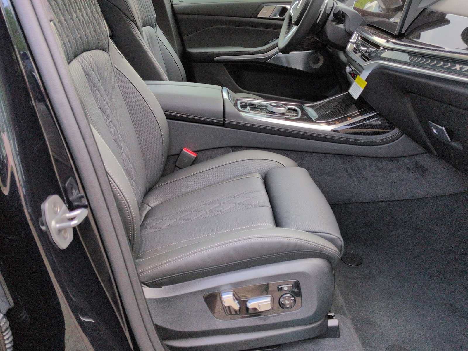 Used 2027 BMW X7 xDrive40i w/ Executive Package AWD/4WD image 24