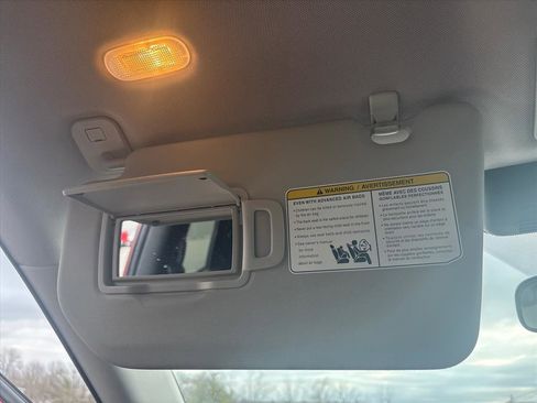 Used 2023 Mitsubishi Outlander SE image 30