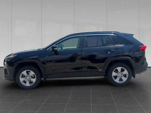 Used 2022 Toyota RAV4 XLE w/ Convenience Package AWD/4WD image 2