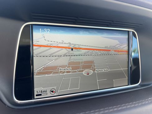 Used 2015 Mercedes-Benz E 400 Sedan w/ Driver Assistance Package image 15