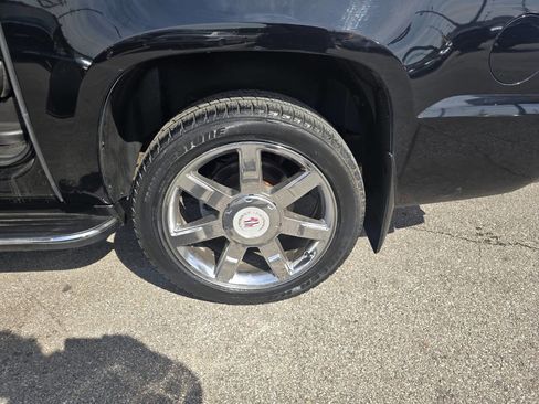 Used 2008 Cadillac Escalade EXT image 17