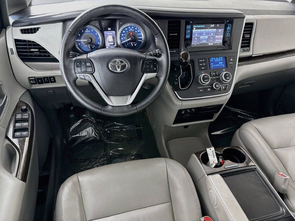 Used 2017 Toyota Sienna XLE w/ XLE Navigation Package FWD image 16