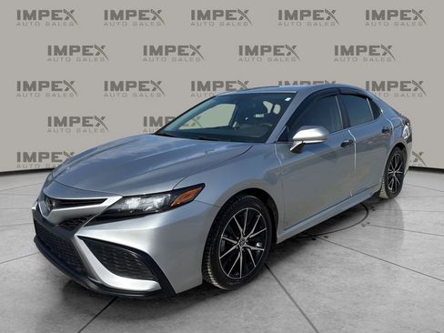 Used 2023 Toyota Camry SE image 1