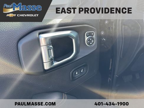 Used 2023 Jeep Wrangler Unlimited Sahara AWD/4WD image 10