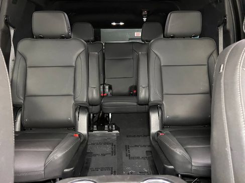 Used 2023 Chevrolet Suburban Z71 w/ Luxury Package AWD/4WD image 30