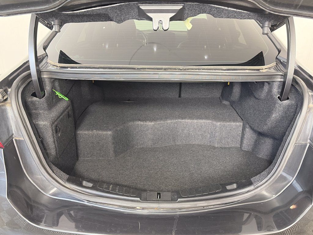 Used 2018 Ford Fusion SE w/ Equipment Group 602A FWD image 27