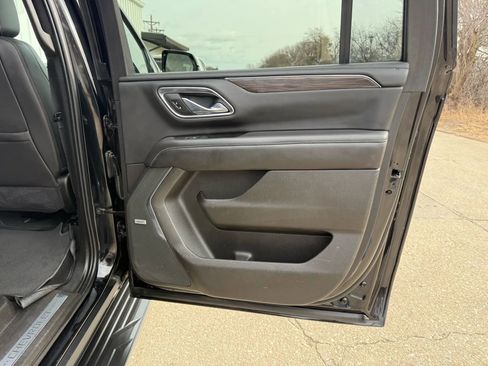 Used 2021 Chevrolet Suburban LT w/ LT Signature Package image 10