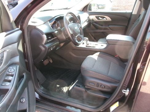 Used 2021 Chevrolet Traverse LT FWD image 20