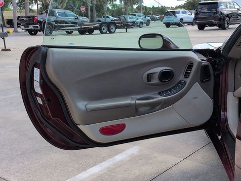 Used 2003 Chevrolet Corvette Convertible w/ Preferred Equipment Group1 RWD image 8