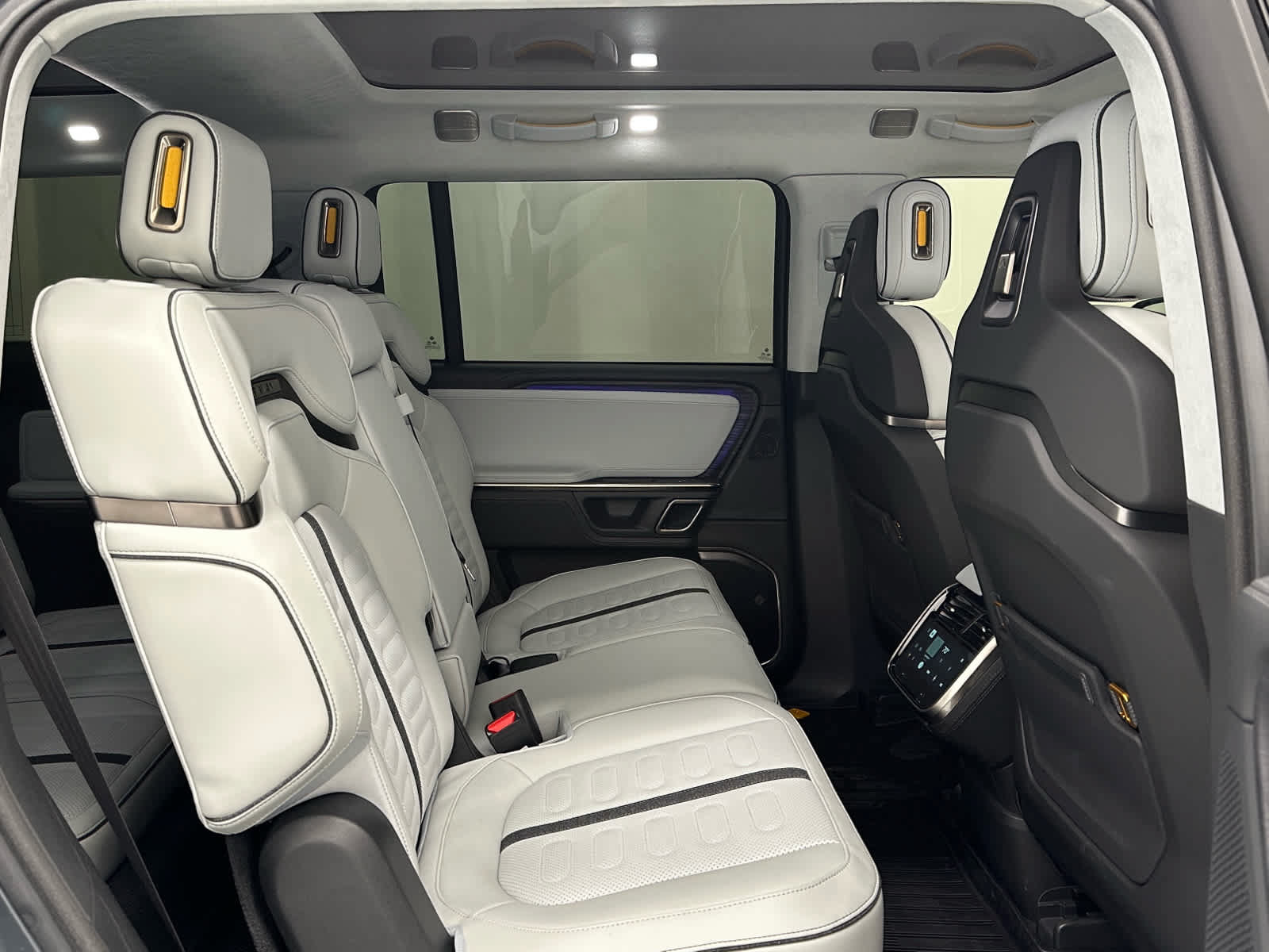 Used 2024 Rivian R1S Adventure Dual AWD/4WD image 21