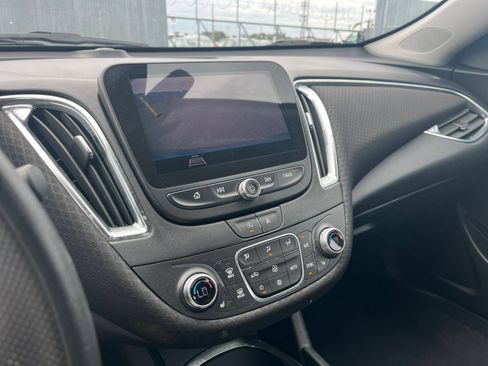 Used 2020 Chevrolet Malibu LT FWD image 19