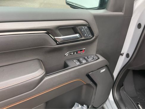 Used 2024 GMC Sierra 1500 AT4 w/ Technology Package AWD/4WD image 11