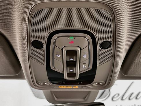 Used 2019 Audi Q8 Premium Plus w/ Premium Plus AWD/4WD image 18
