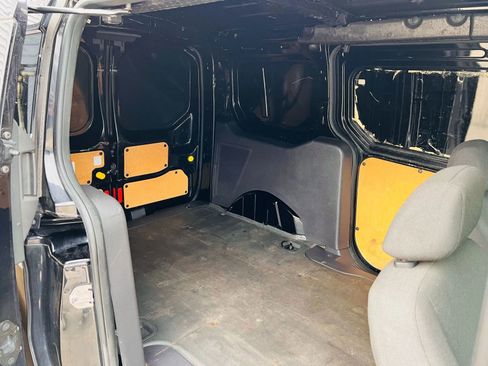 Used 2017 Ford Transit Connect XLT image 18