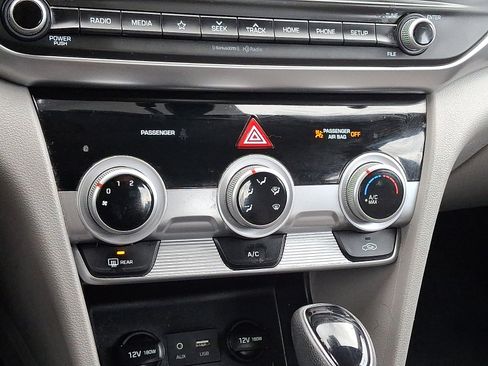 Used 2019 Hyundai Elantra SEL image 17