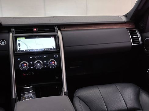 Used 2017 Land Rover Discovery HSE image 32