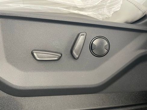 Used 2026 Ford Expedition Platinum w/ Driver's Package AWD/4WD image 3