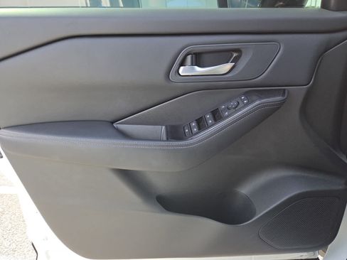 Used 2025 Nissan Rogue SV FWD image 15
