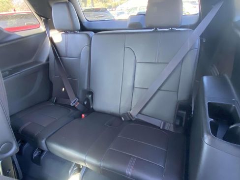 Used 2023 Chevrolet Traverse RS AWD/4WD image 12