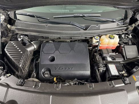 Used 2021 Chevrolet Traverse LT w/ LPO, Floor Liner Package AWD/4WD image 9