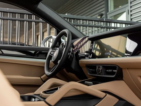 Certified 2026 Porsche Cayenne Coupe AWD/4WD image 44