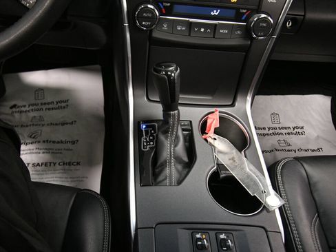 Used 2015 Toyota Camry XLE FWD image 18