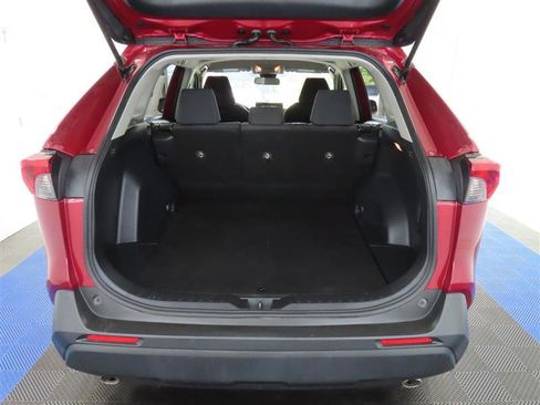 Used 2021 Toyota RAV4 LE FWD image 12