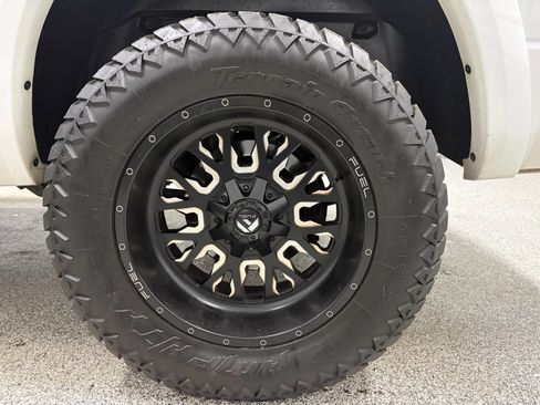 Used 2018 RAM 1500 Outdoorsman AWD/4WD image 9