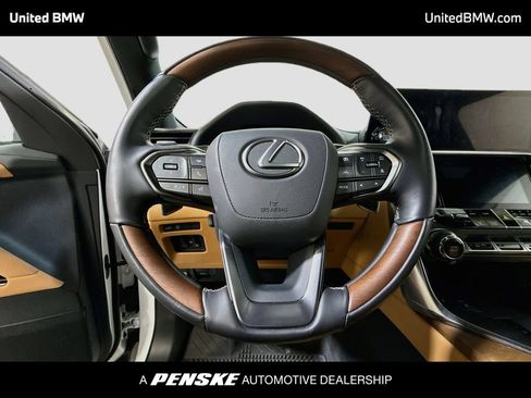Used 2025 Lexus LX 600 4WD w/ Accessory Package (2T) image 5