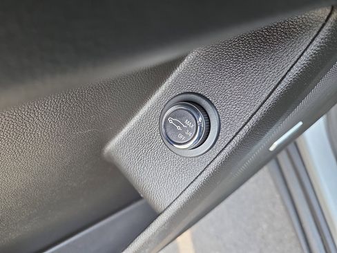 Certified 2023 Chevrolet Traverse LT w/ LT Premium Package image 37