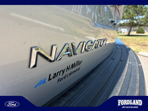 Used 2017 Lincoln Navigator Select AWD/4WD image 23