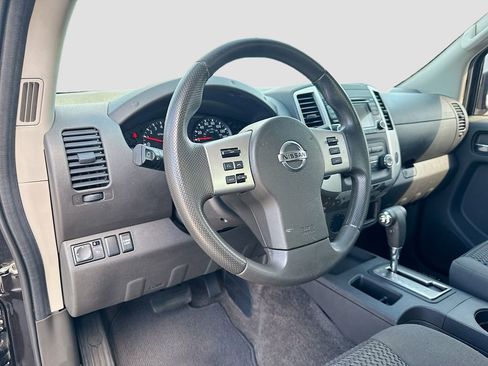 Used 2017 Nissan Frontier SV RWD image 9