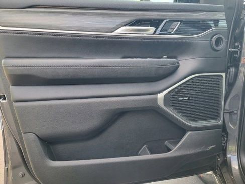 Used 2023 Jeep Wagoneer Series II w/ Premium Group I AWD/4WD image 29