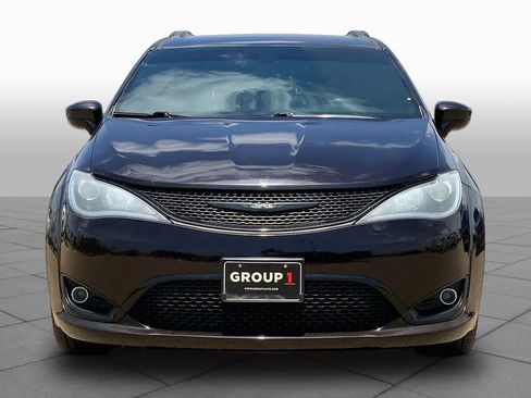 Used 2019 Chrysler Pacifica Touring-L w/ S Appearance Package FWD image 3