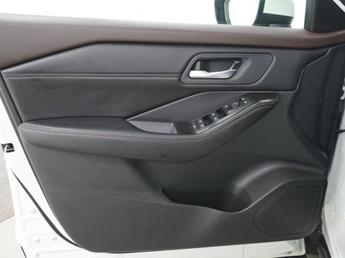 Used 2023 Nissan Rogue SV w/ SV Premium B Package image 22