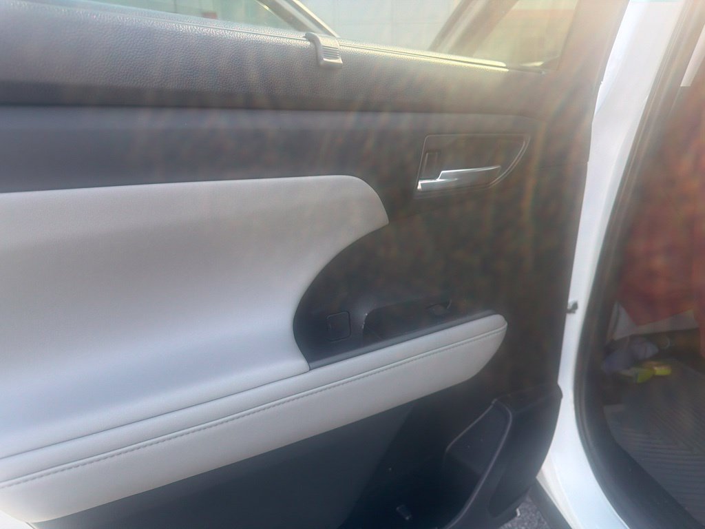 Used 2021 Toyota Highlander XLE FWD image 34