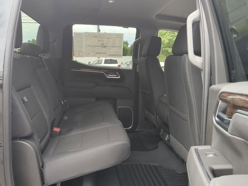 Used 2025 GMC Sierra 1500 Elevation image 26