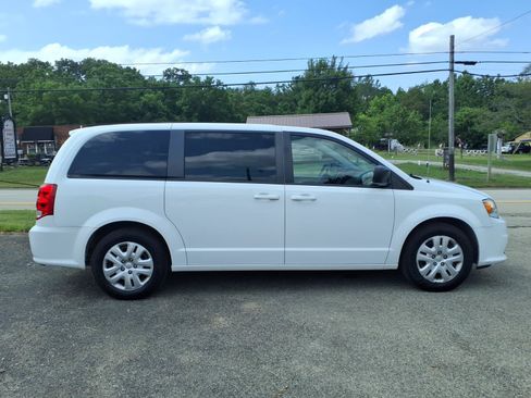 Used 2018 Dodge Grand Caravan SE w/ UConnect Hands-Free Group FWD image 2