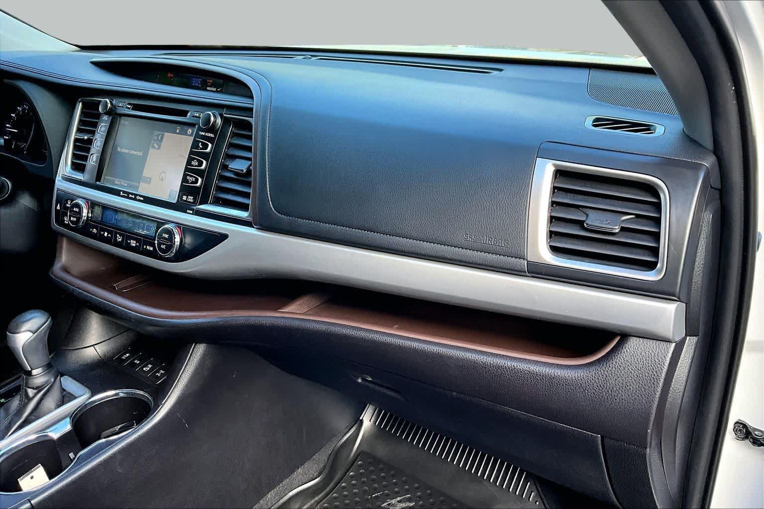 Certified 2019 Toyota Highlander XLE AWD/4WD image 18