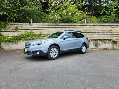 Used 2015 Subaru Outback 2.5i Premium AWD/4WD image 10