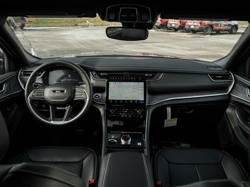 New 2025 Jeep Grand Cherokee Limited w/ Trailer Tow Package image 12