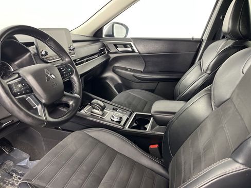 Used 2024 Mitsubishi Outlander SE image 6