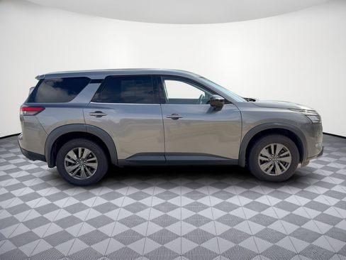 Used 2024 Nissan Pathfinder S AWD/4WD image 8