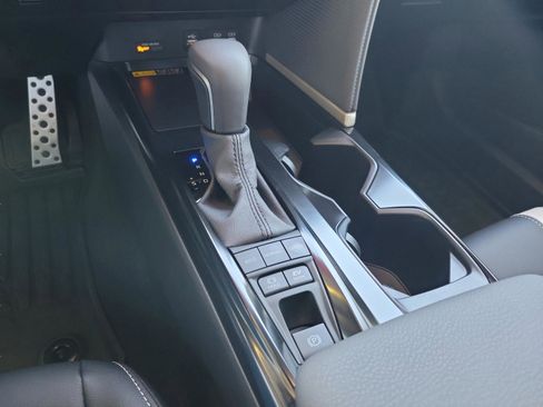 Used 2026 Toyota Camry SE image 17